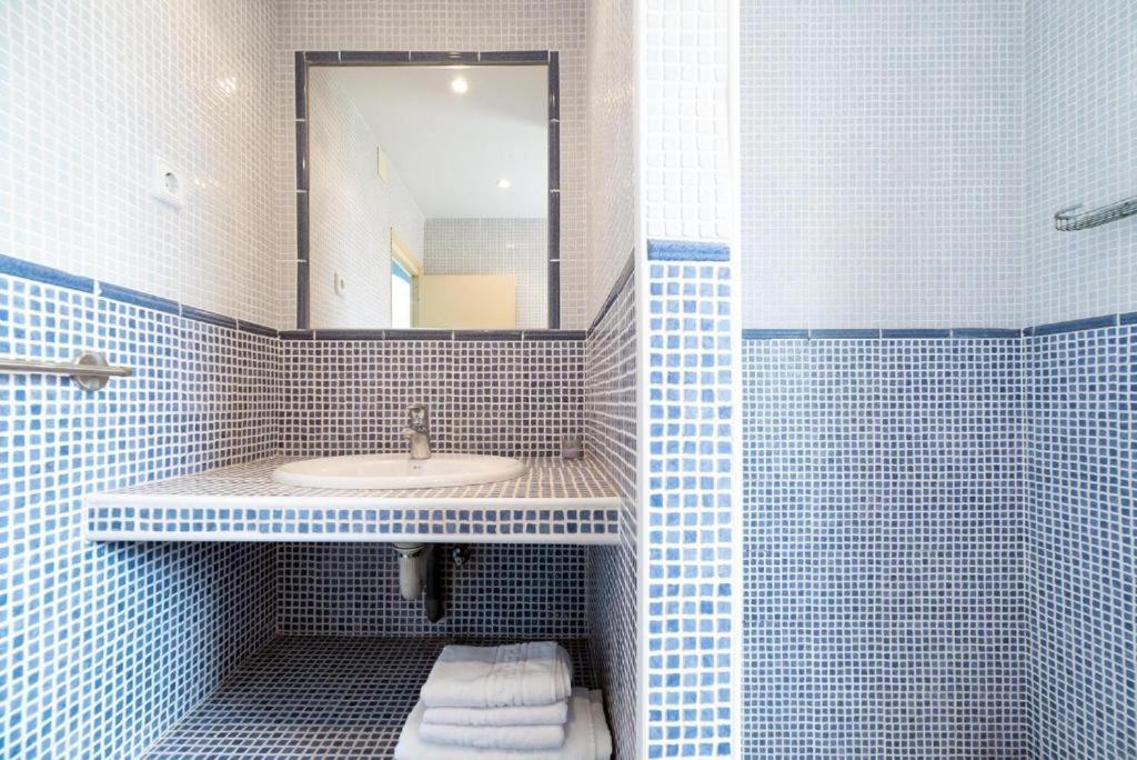 Apartamentos Denis Castelldefels Buitenkant foto