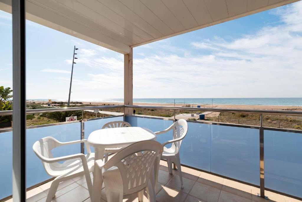 Apartamentos Denis Castelldefels Buitenkant foto