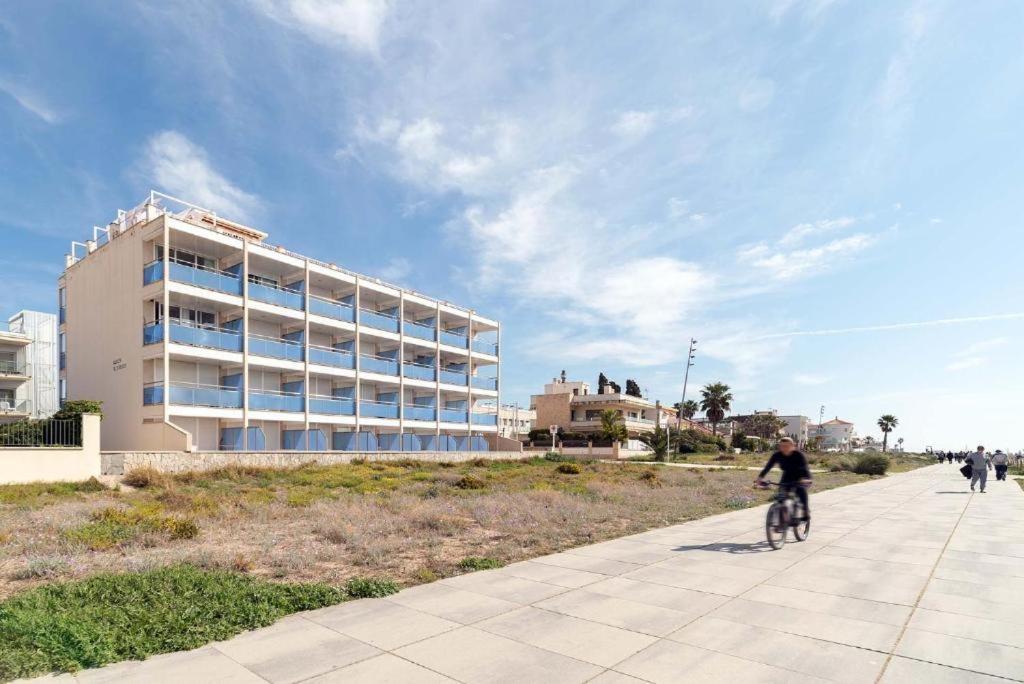 Apartamentos Denis Castelldefels Buitenkant foto