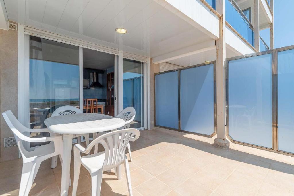 Apartamentos Denis Castelldefels Buitenkant foto