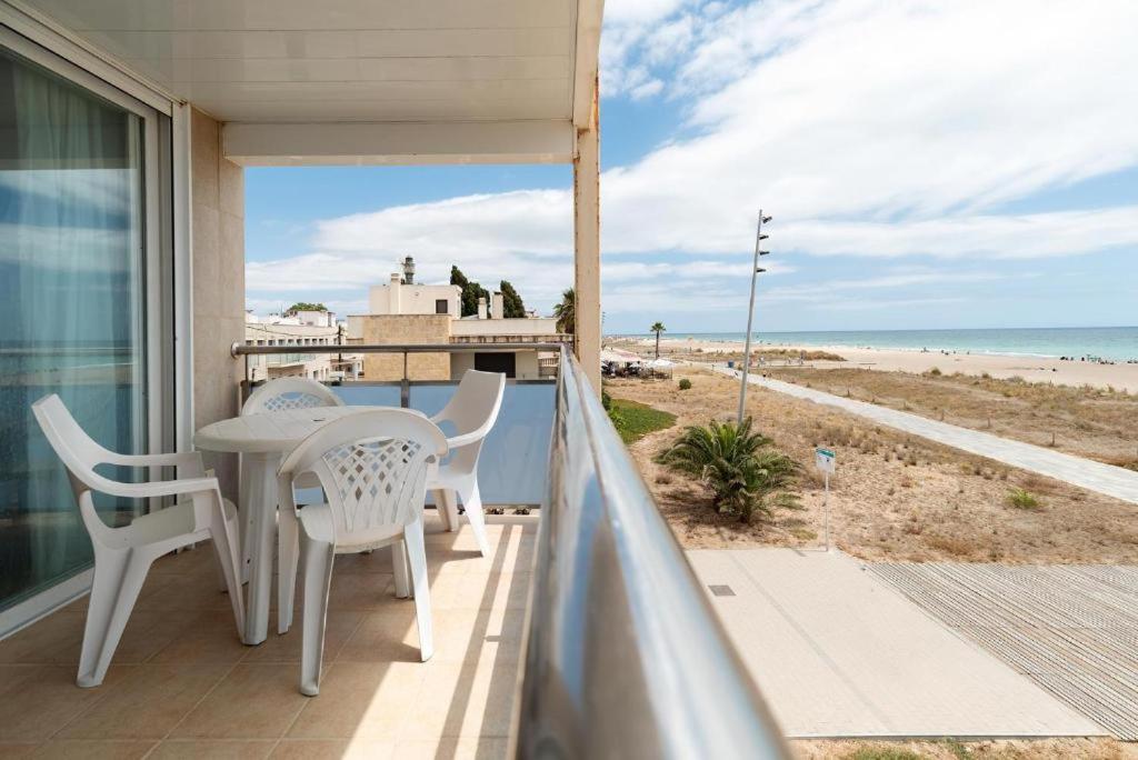 Apartamentos Denis Castelldefels Buitenkant foto