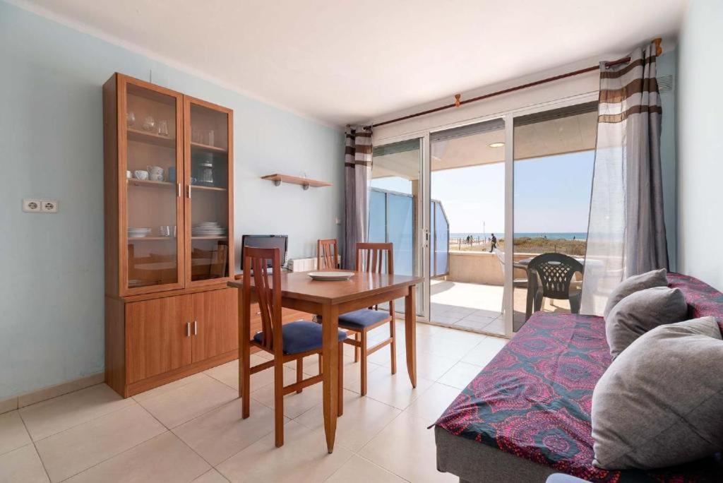 Apartamentos Denis Castelldefels Buitenkant foto