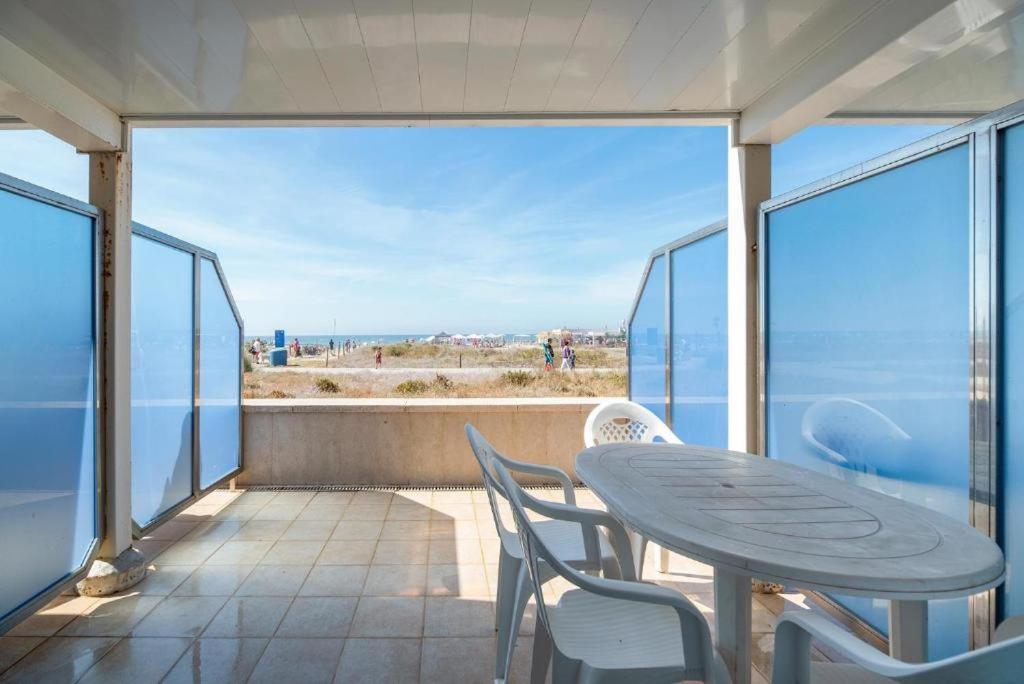 Apartamentos Denis Castelldefels Buitenkant foto