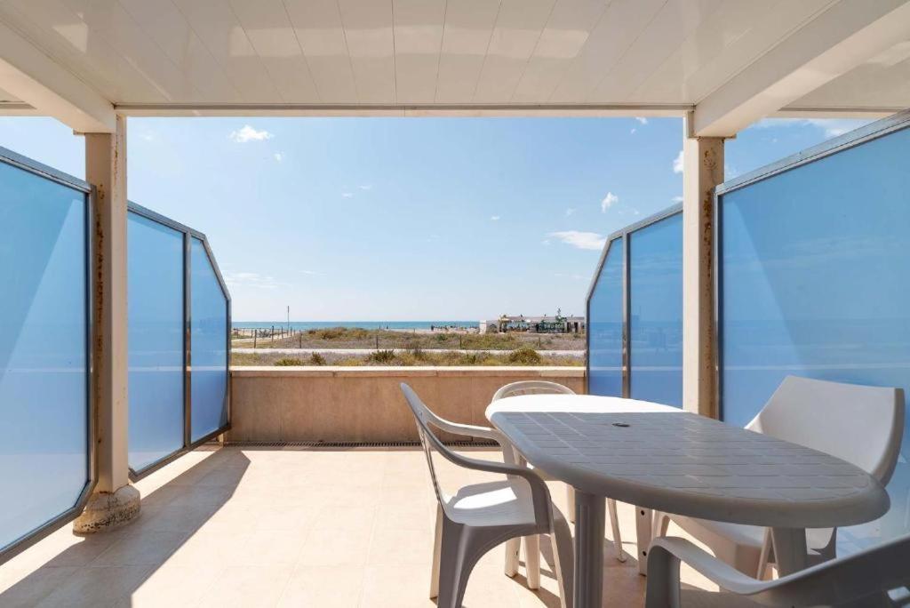 Apartamentos Denis Castelldefels Buitenkant foto