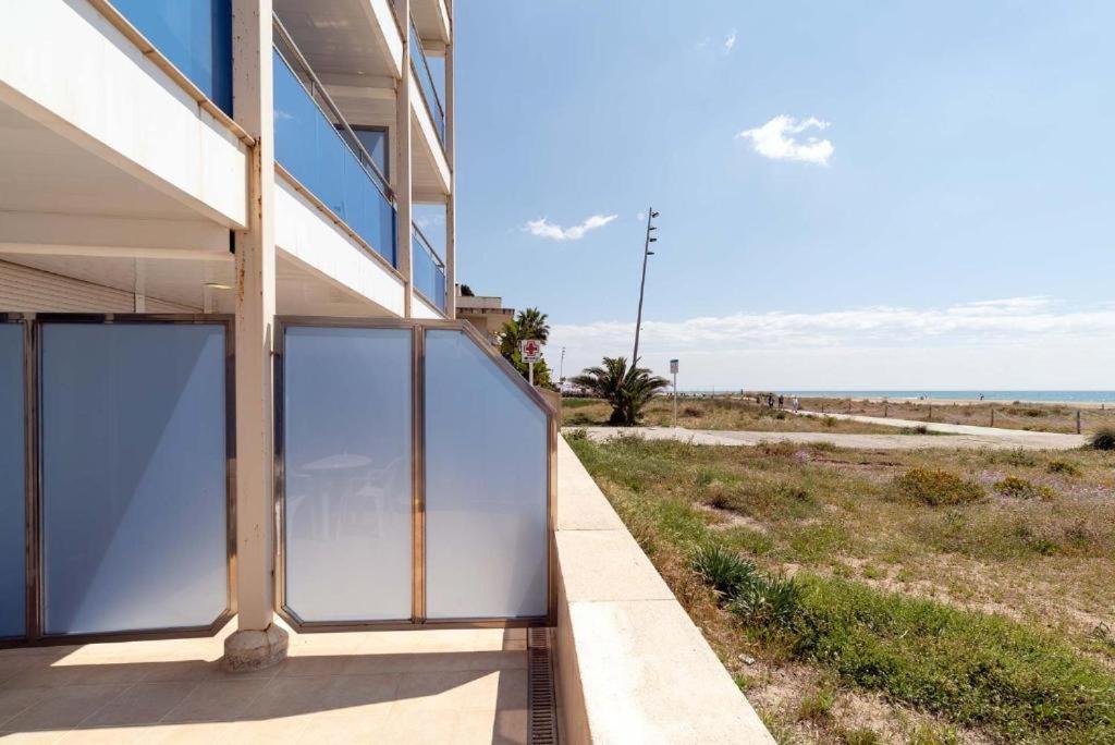 Apartamentos Denis Castelldefels Buitenkant foto