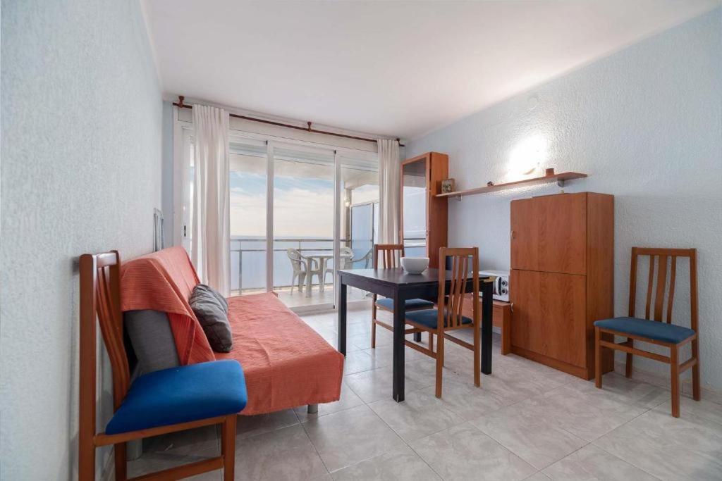 Apartamentos Denis Castelldefels Buitenkant foto